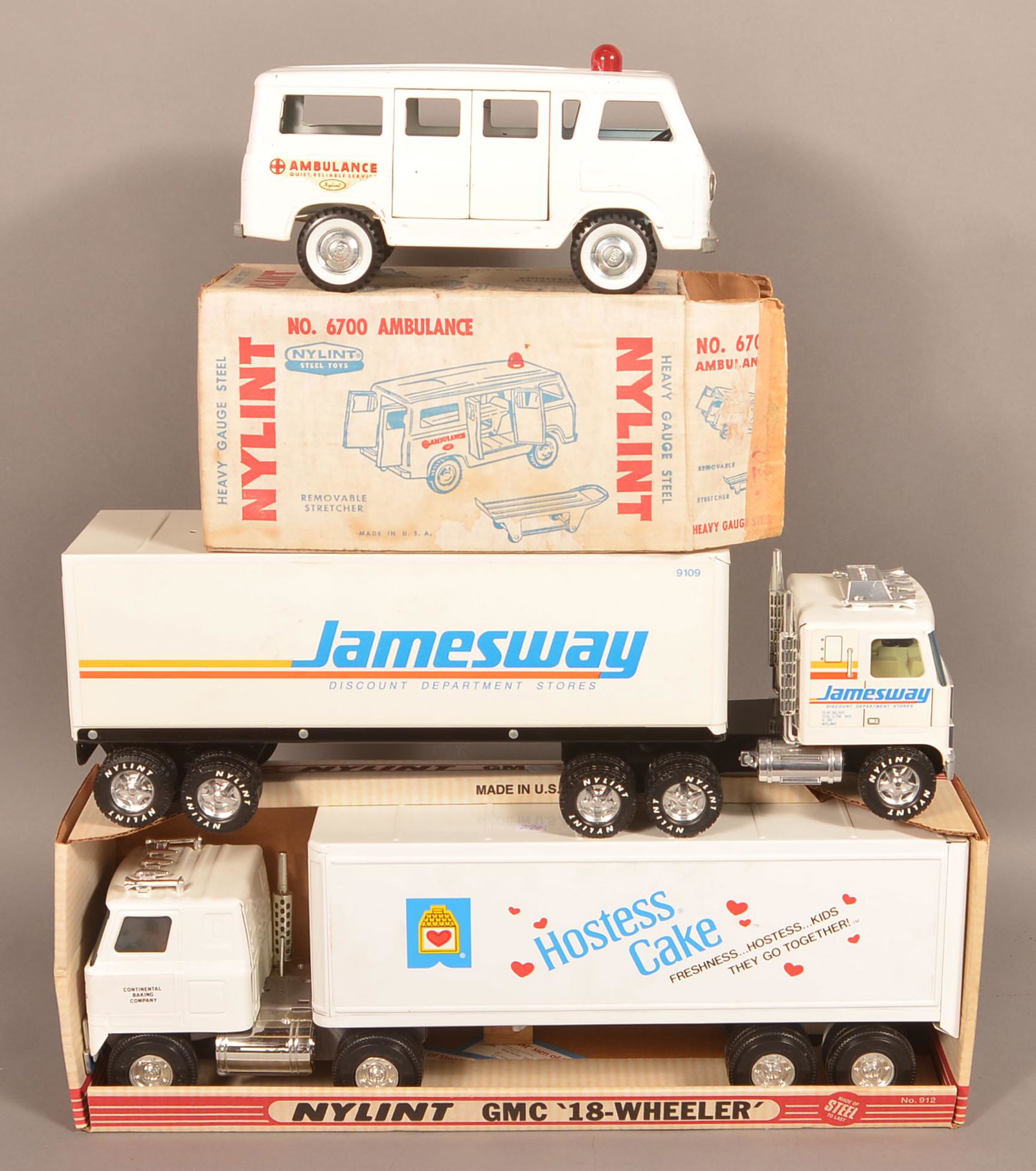 Two Nylint "18 Wheeler" Trucks and Trailers. (1 of 3)