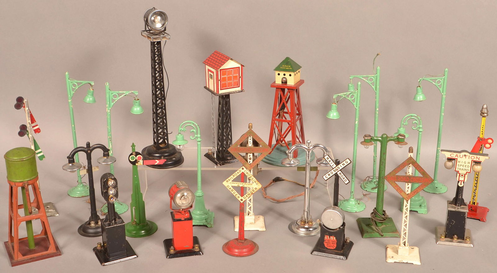 Lot of Pre-war Train Yard Accessories. (1 of 4)