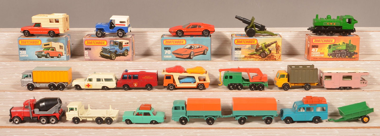 16 Lesney Matchbox Vehicles (5 in Boxes). (1 of 1)