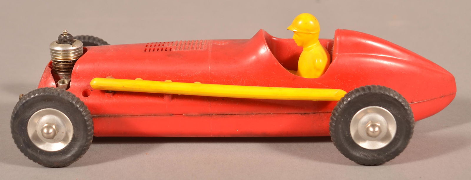 Wen-Mac Automite Engine Powered Racing Car. (1 of 4)