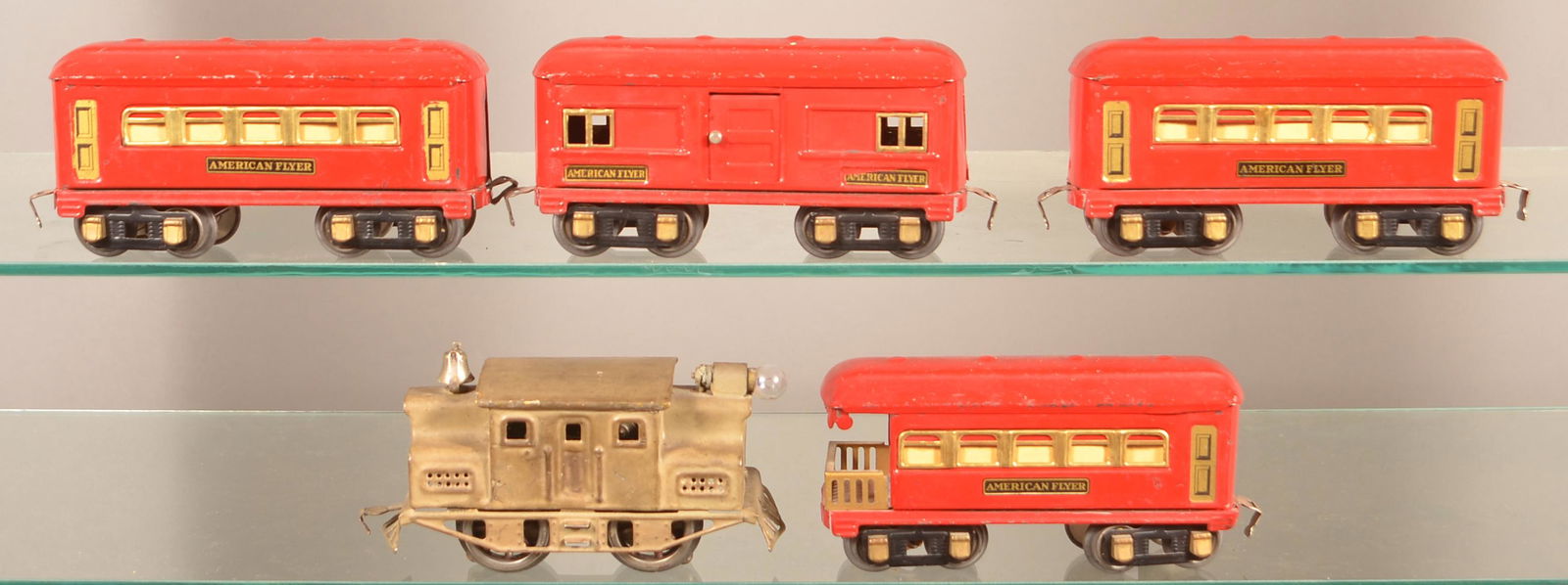 Lionel 0-Gauge Engine & 4 American Flyer Pass. Cars. (1 of 3)