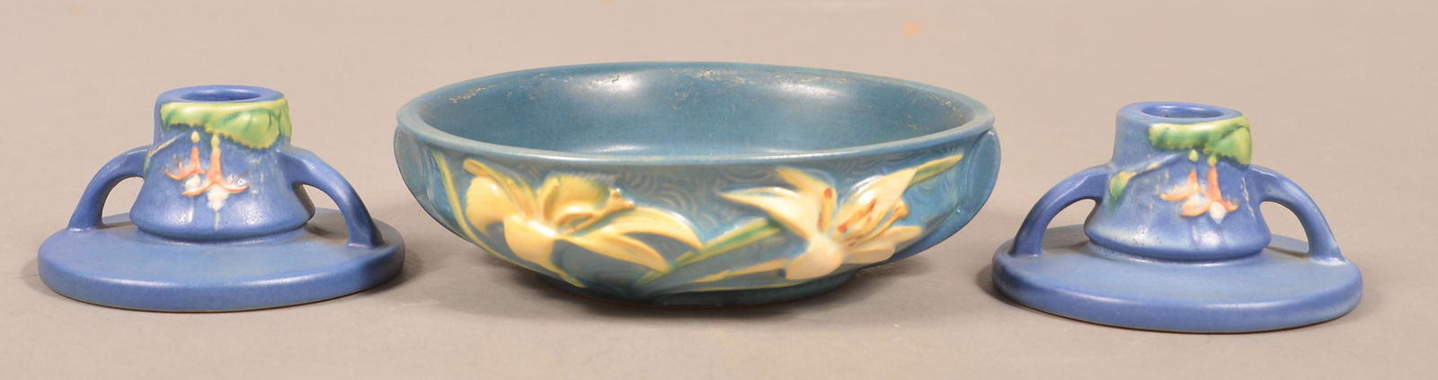 3 pieces of Roseville Art Pottery. (1 of 3)