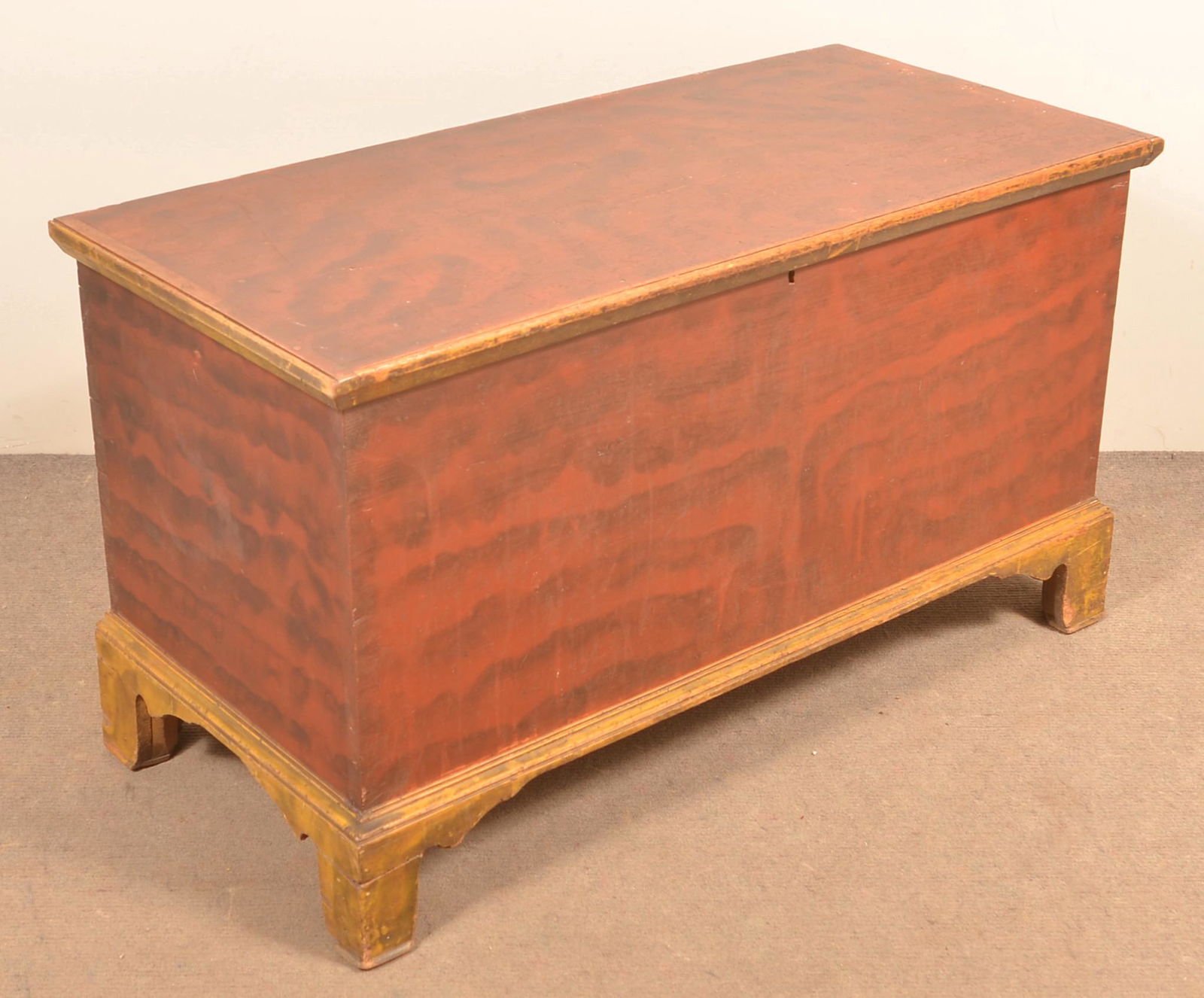 PA Federal Smoke Decorated Softwood Blanket Chest. (1 of 3)