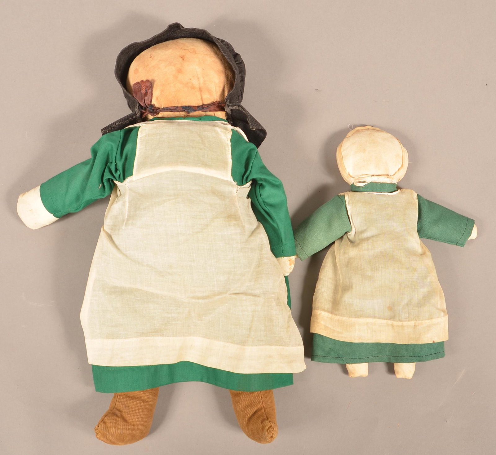 Two Vintage Amish Cloth Dolls in Traditional Dress.: Two Vintage Amish Cloth Dolls in Traditional Dress. Tallest 18''h. Condition: Good with wear.