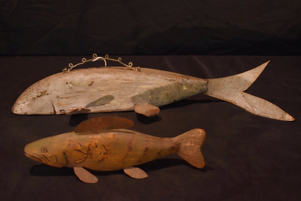 Lot Of 2 Antique Wooden Ice Fishing Decoys (1 of 2)