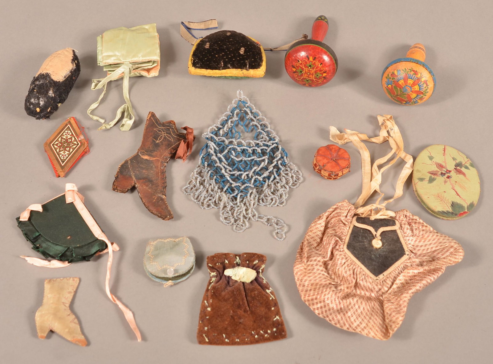 Lot of Antique/Vintage Pin Cushions and Sewing Items.: Lot of Antique/Vintage Pin Cushions and Sewing Items. Condition: Fair to good.