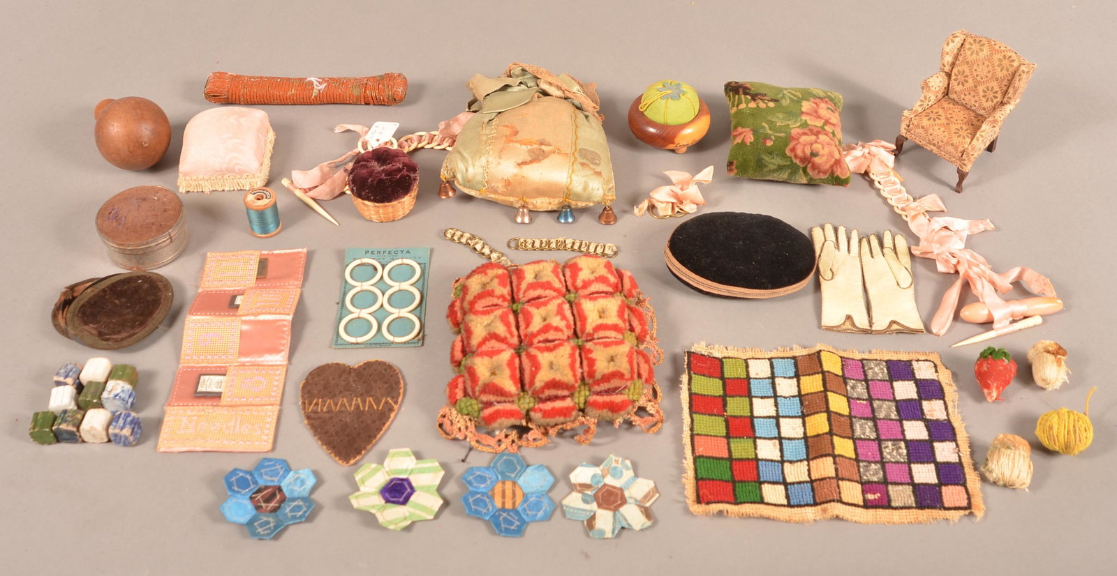 Lot of Antique/Vintage Pin Cushions and Sewing Items.: Lot of Antique/Vintage Pin Cushions and Sewing Items. Condition: Fair to good.