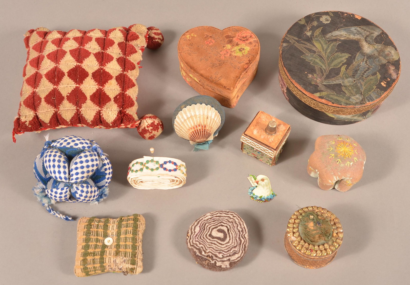 Lot of Antique/Vintage Pin Cushions and Sewing Items.: Lot of Antique/Vintage Pin Cushions and Sewing Items. Condition: Fair to good.