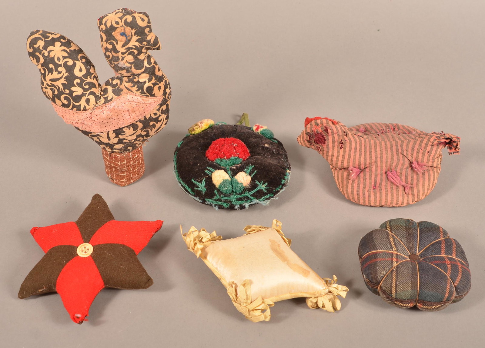 Lot of Antique/Vintage Pin Cushions and Sewing Items.: Lot of Antique/Vintage Pin Cushions and Sewing Items. Condition: Fair to good.