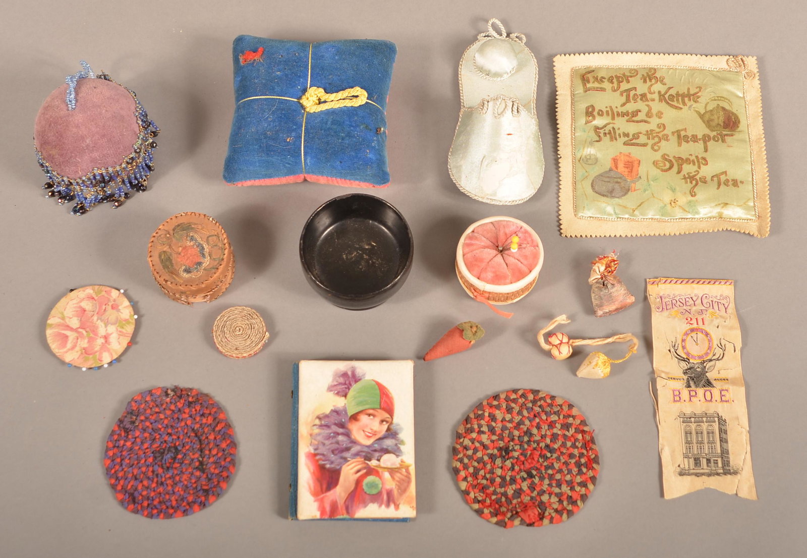 Lot of Antique/Vintage Pin Cushions and Sewing Items.: Lot of Antique/Vintage Pin Cushions and Sewing Items. Condition: Fair to good.