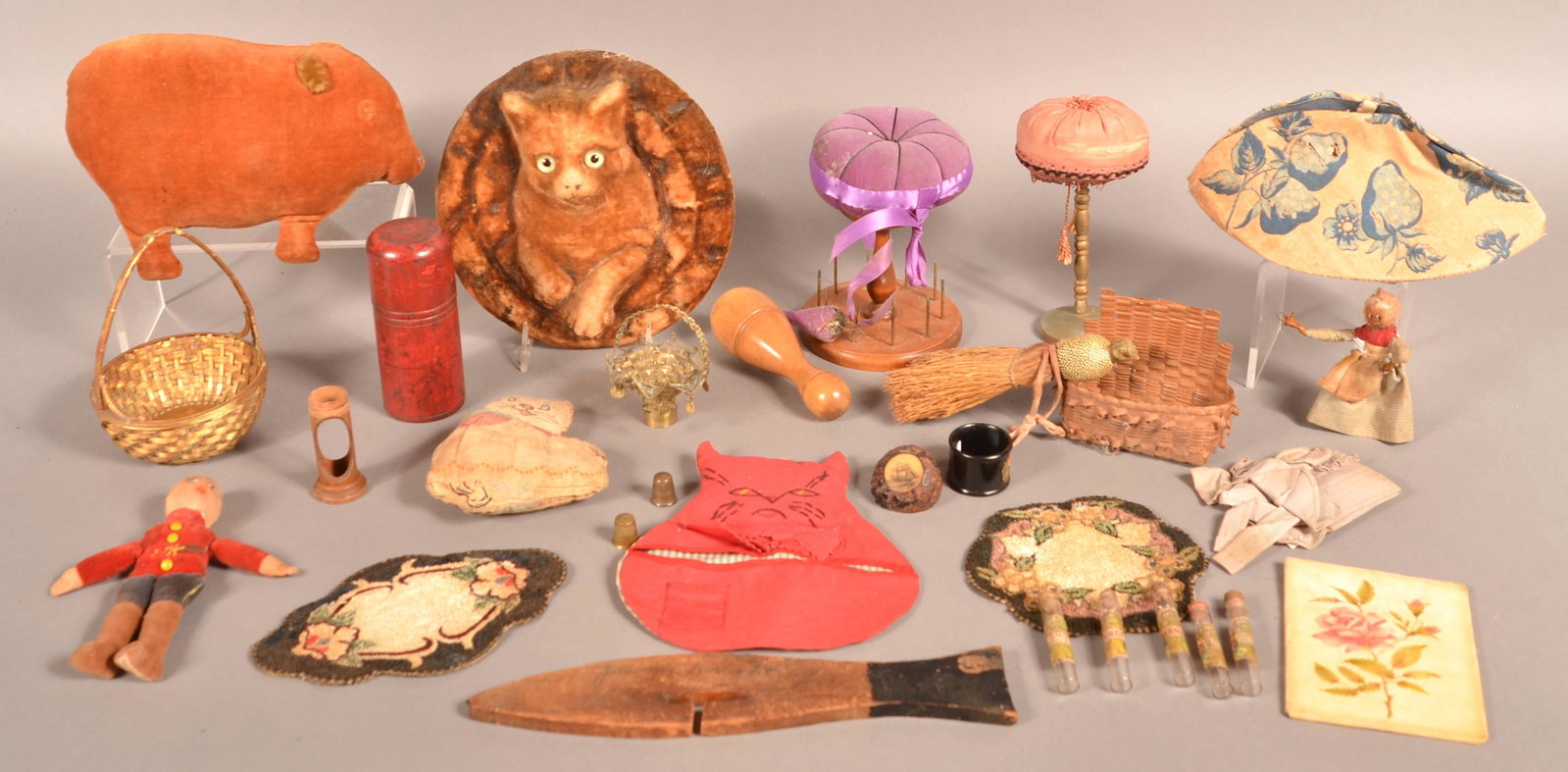 Lot of Antique/Vintage Pin Cushions and Sewing Items.: Lot of Antique/Vintage Pin Cushions and Sewing Items. Condition: Fair to good.