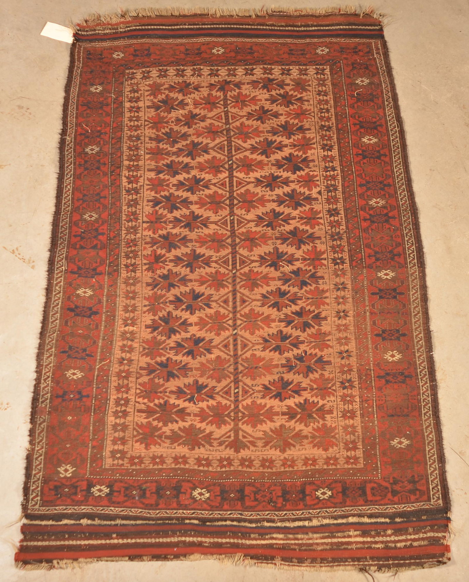 Antique/Vintage Oriental Floral Pattern Area Rug.: Antique/Vintage Oriental Floral Pattern Area Rug. 3'6" x 6'2". Condition: Good with wear.