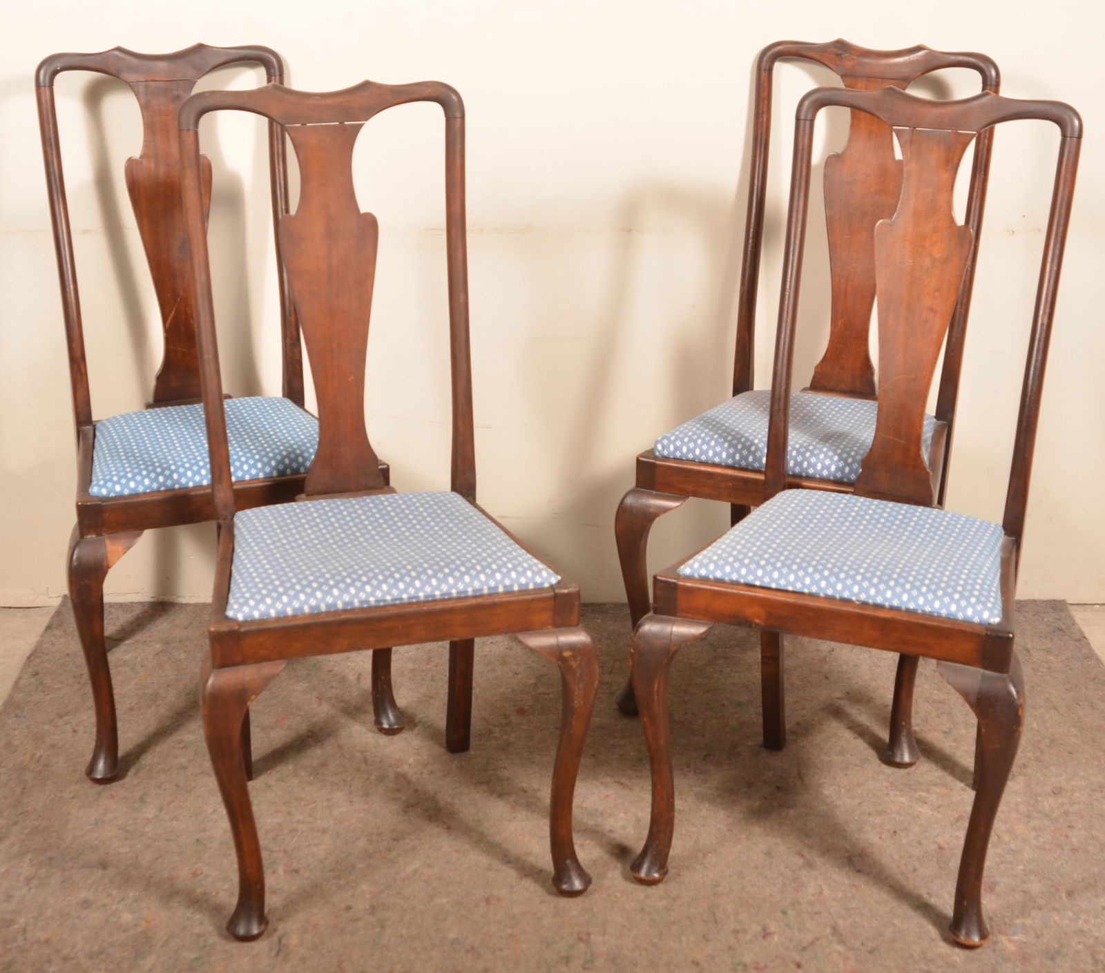 Set of 4 Queen Anne Mahogany Splat Back Side Chairs. (1 of 6)
