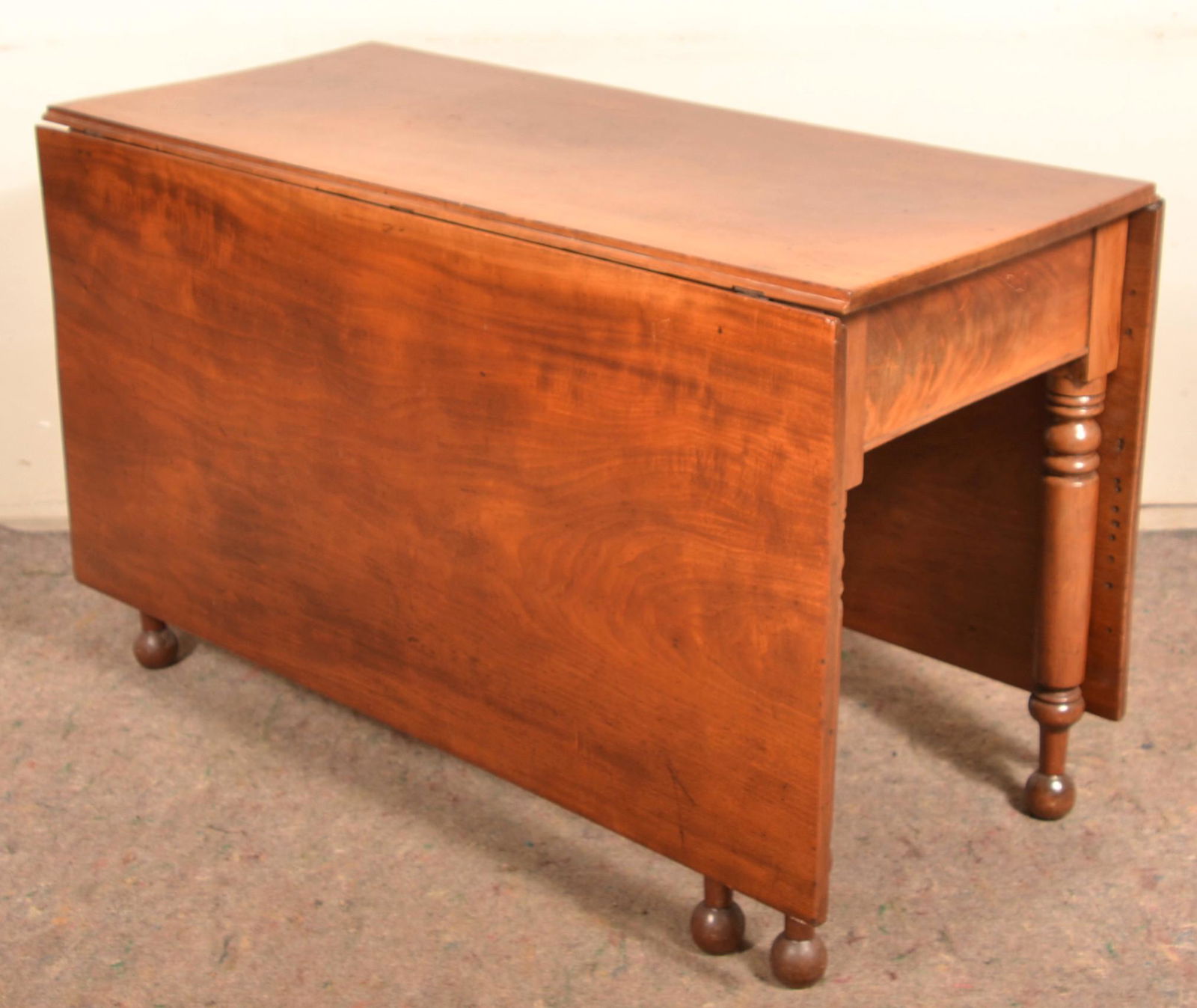 Pennsylvania Sheraton Cherry Drop-leaf Table. (1 of 5)