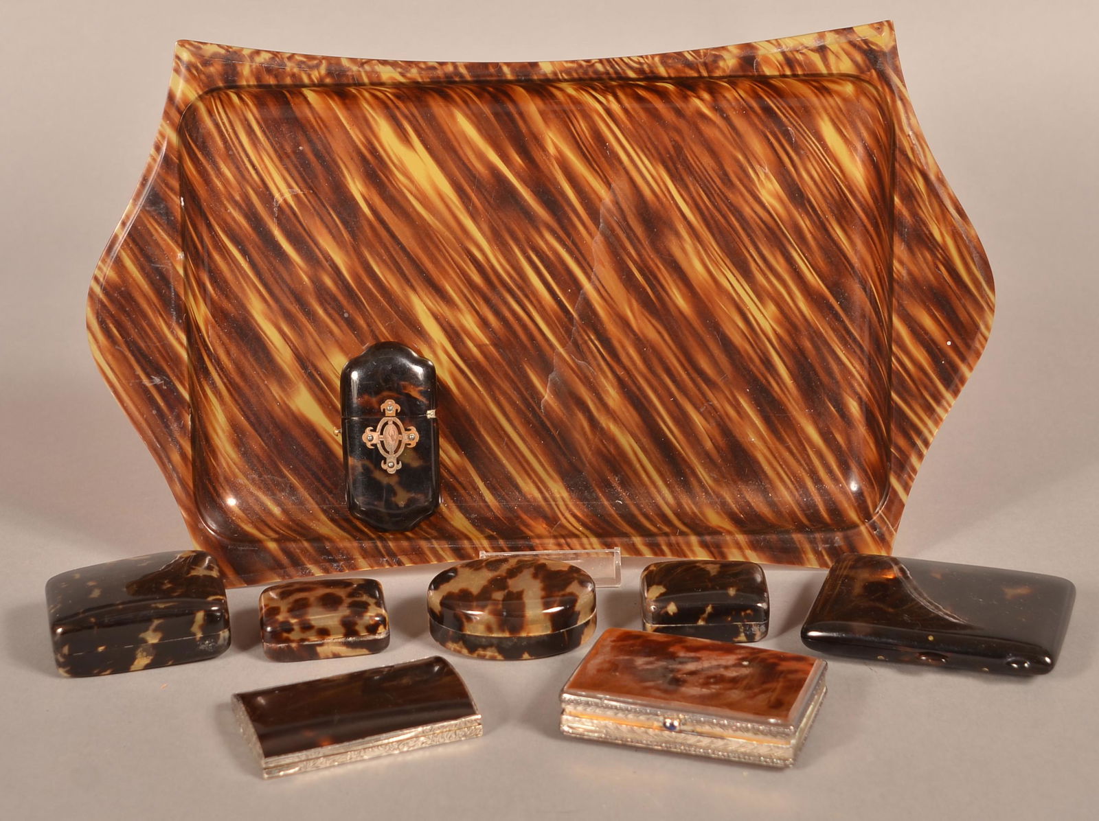 Grouping of Antique/Vintage Tortoise Shell Items. (1 of 6)