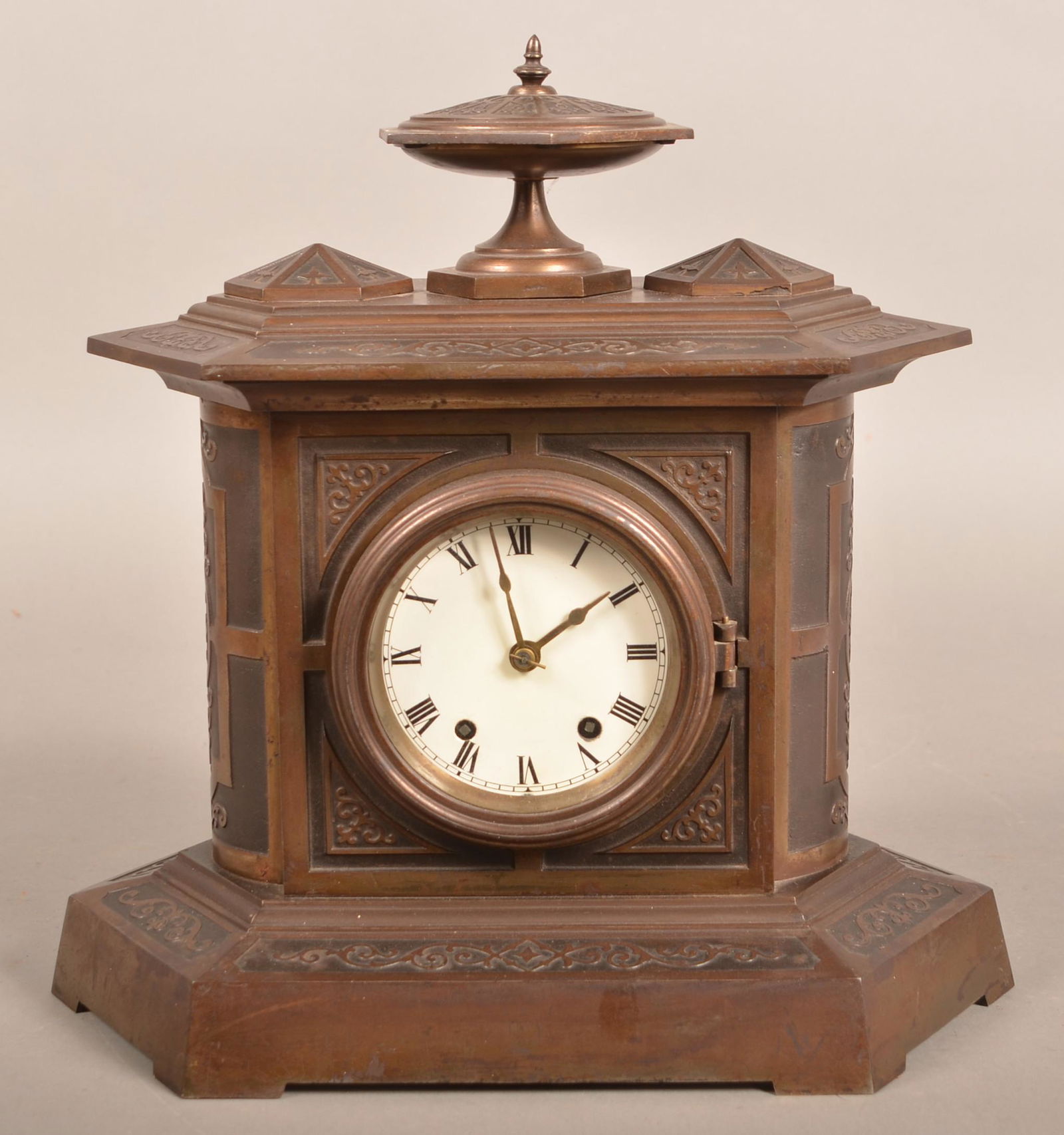 Seth Thomas Victorian Cast Iron Case Shelf Clock. (1 of 5)