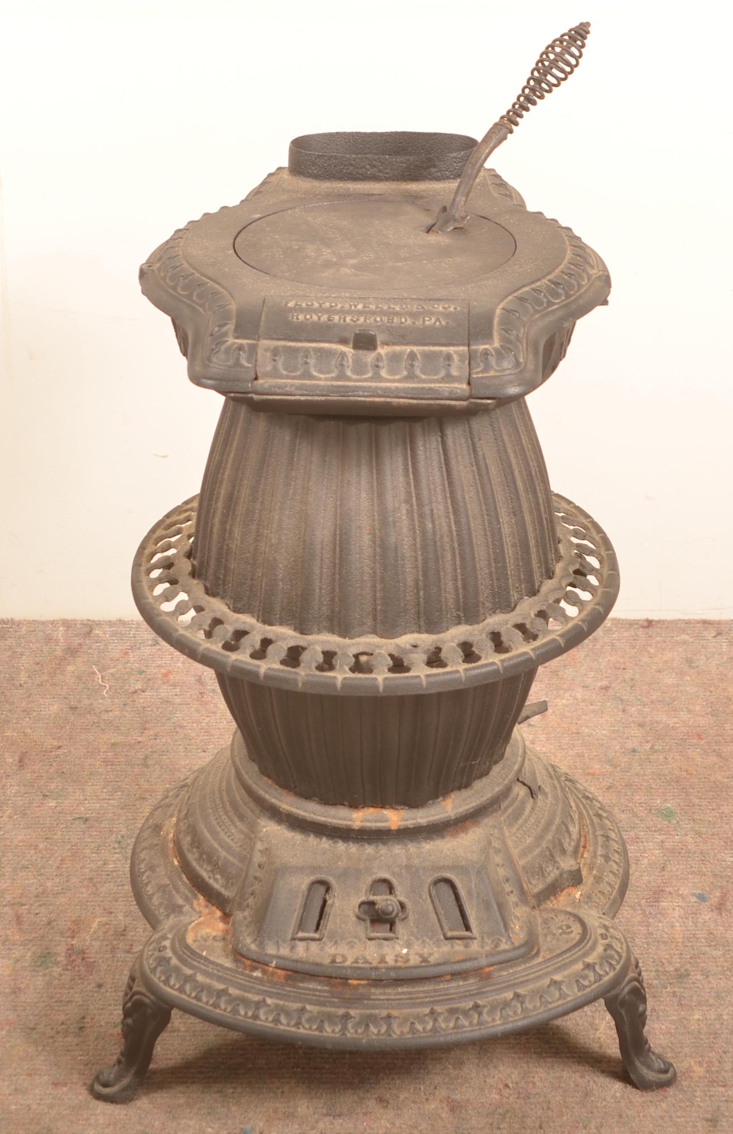 Floyd, Wells & Co. Royersford, PA Cast Iron Stove. (1 of 4)