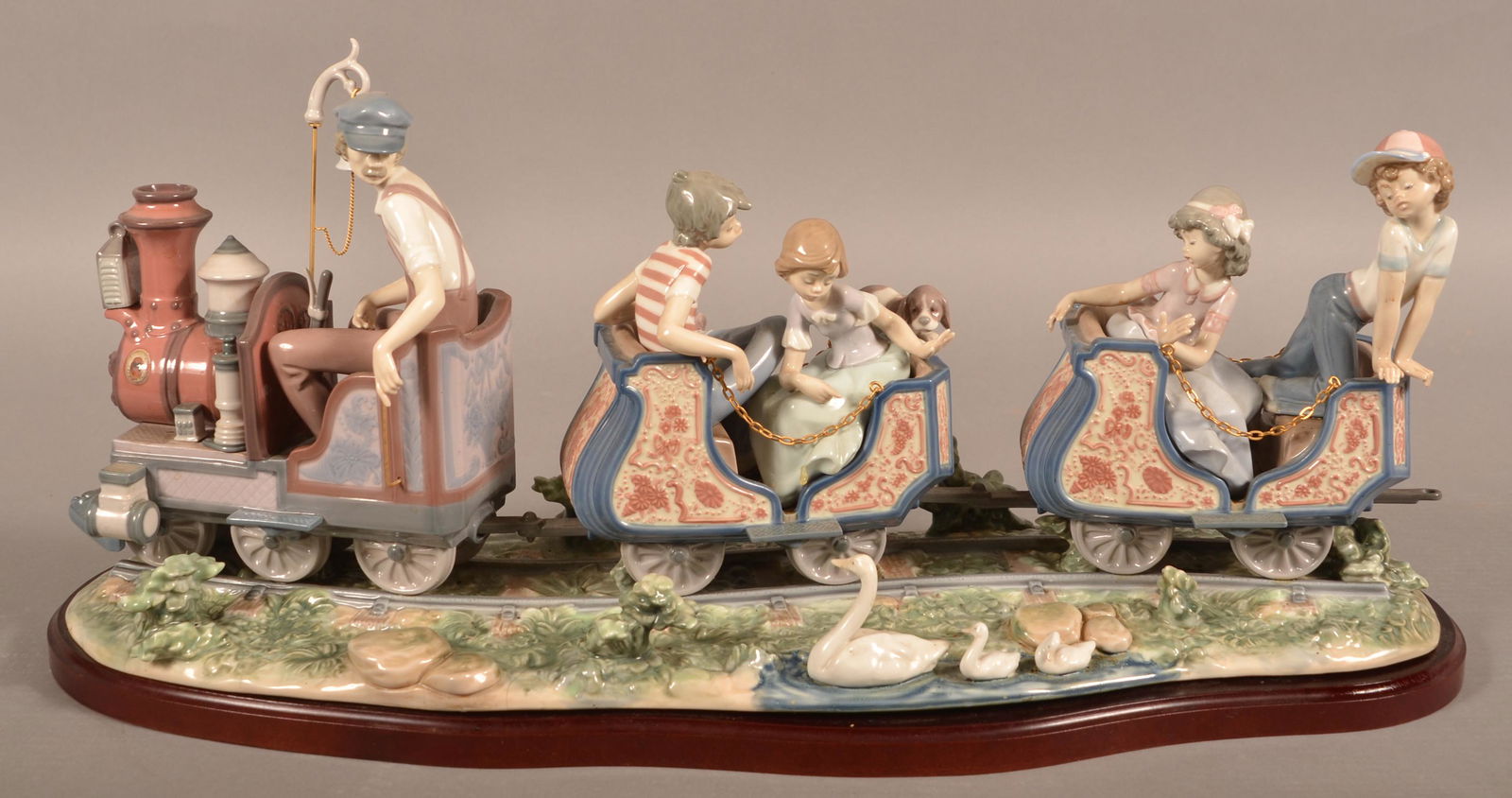 Lladro Porcelain Circus Train #1517. (1 of 10)