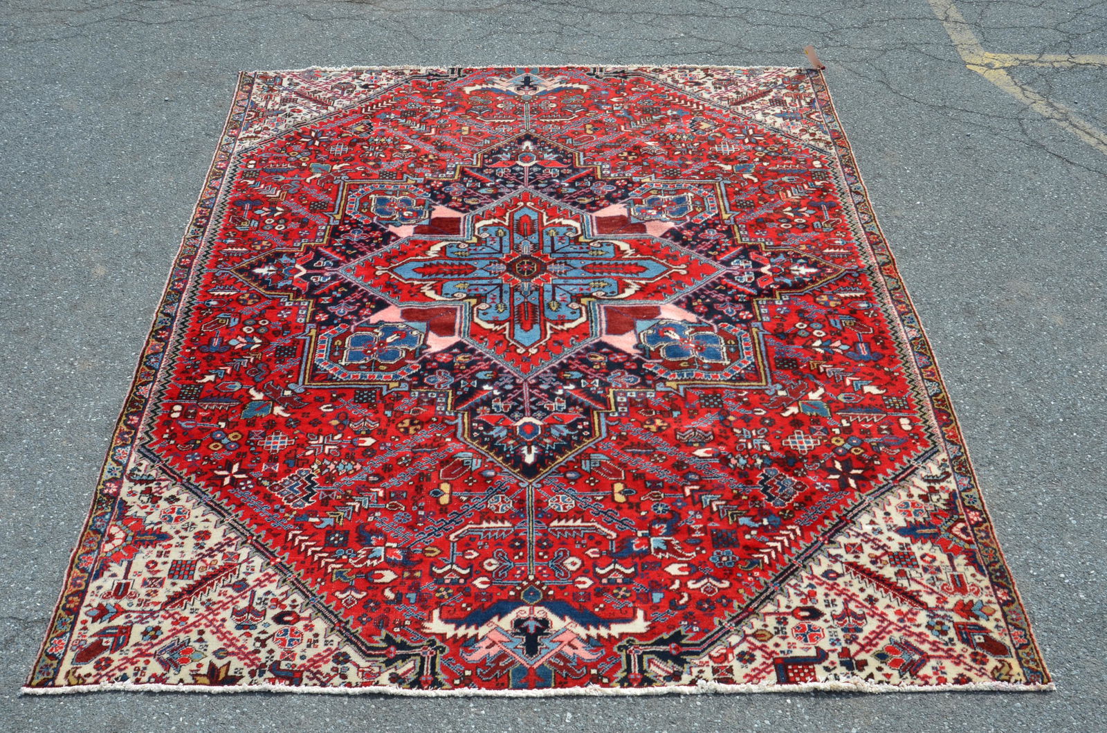 Floral/Geometric Pattern Oriental Room Size Rug. (1 of 8)