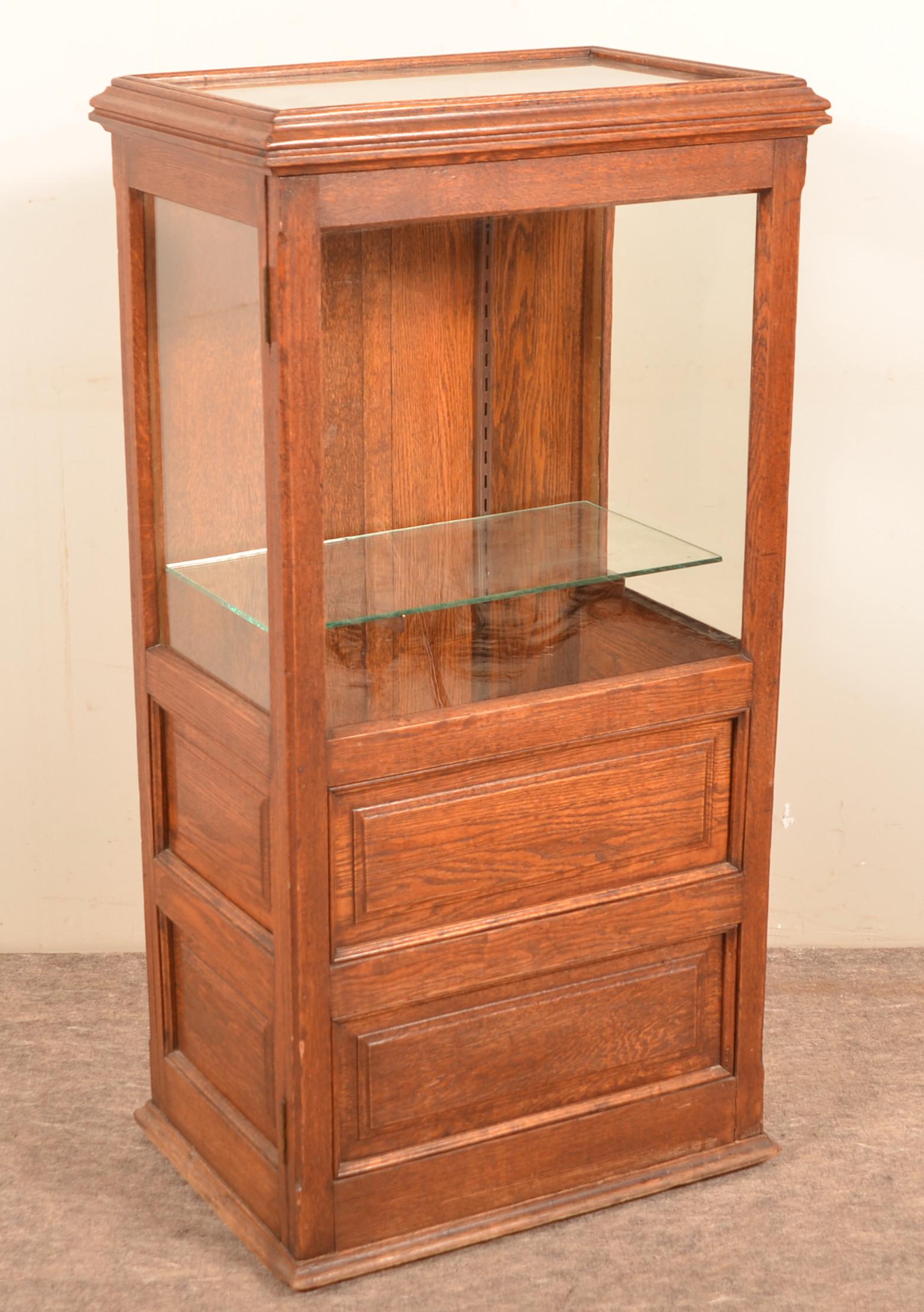 Antique Quarter Sawn Oak Display Cabinet. (1 of 4)