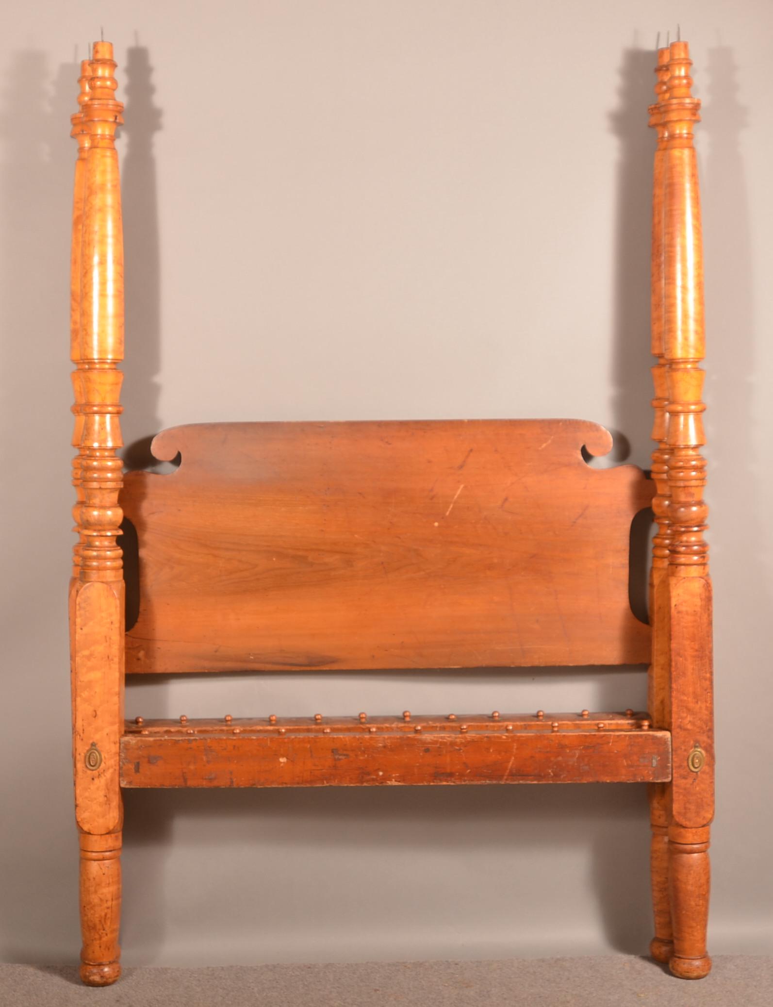 Pennsylvania Federal Tiger Maple Poster Bed. (1 of 5)