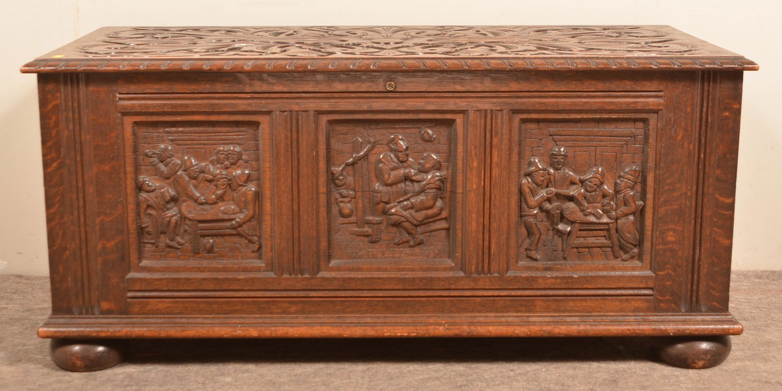 German Quarter Sawn Oak Carved Blanket Chest. (1 of 4)