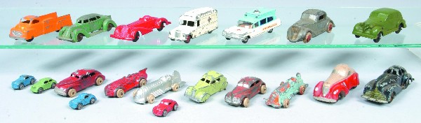 19 Various Toy Automobiles including; Tootsietoy, : 19 Various Toy Automobiles including; Tootsietoy, Manoil, Hubley, Corgi, Sun Rubber, Barclay, etc.. 1-3/4" to 4-3/4" long. Condition: fair to good.