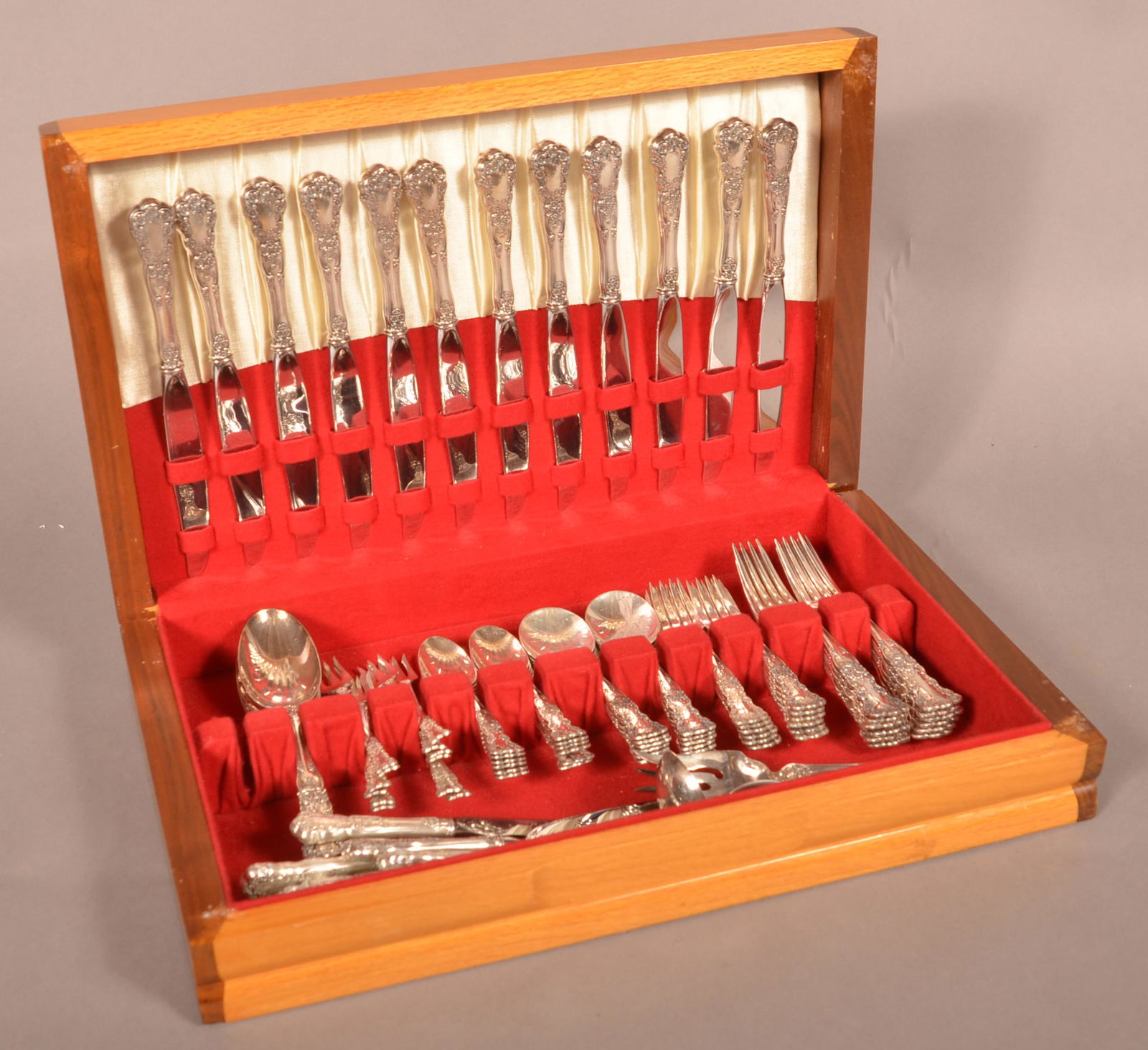 Gorham Sterling "Buttercup" 92-Piece Flatware Service. (1 of 4)