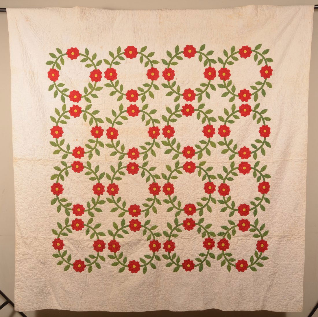 Antique Rose Wreath Pattern Applique Quilt. (1 of 3)