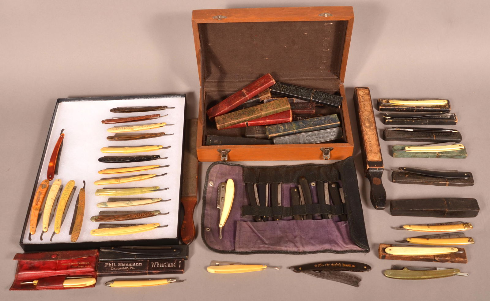 Lot of Antique Straight Razors. (1 of 10)