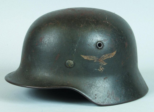 German WWII M-40 Luftwaffe Single Decal Helmet wit: German WWII M-40 Luftwaffe Single Decal Helmet with partial liner. Condition: Very good with some scrapes.