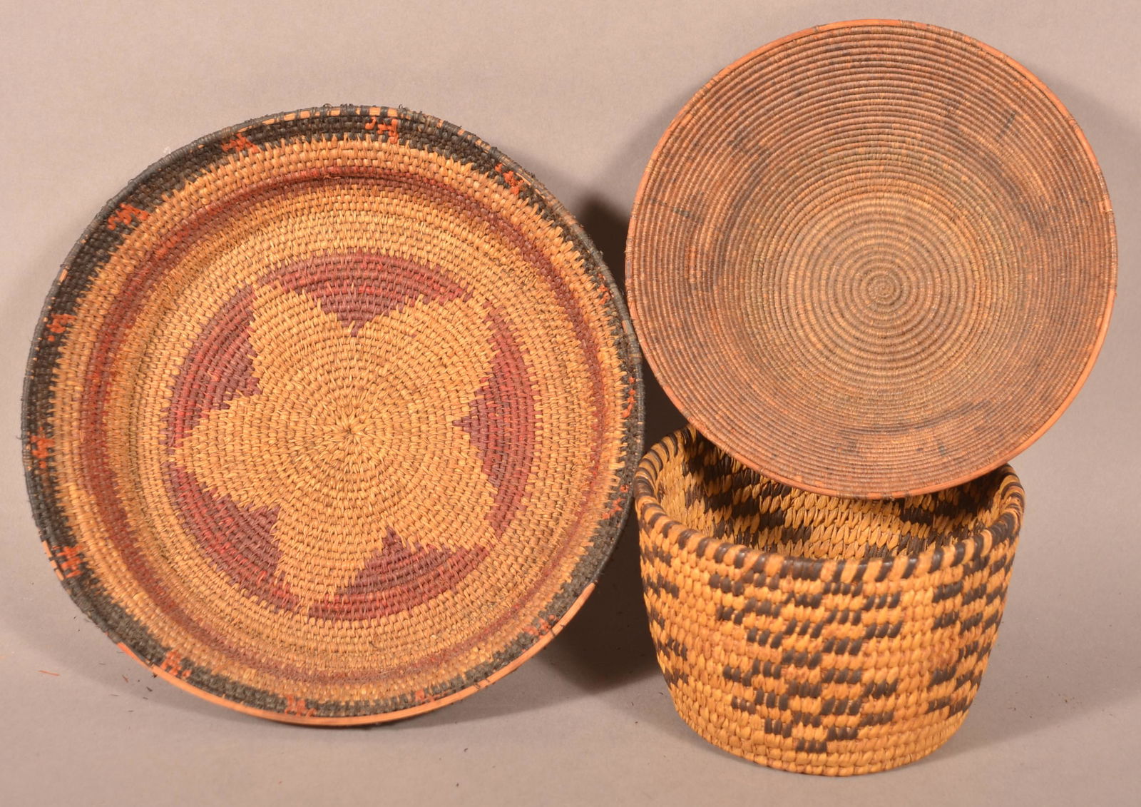 Three Antique/Vintage Native American Coiled Baskets. (1 of 4)