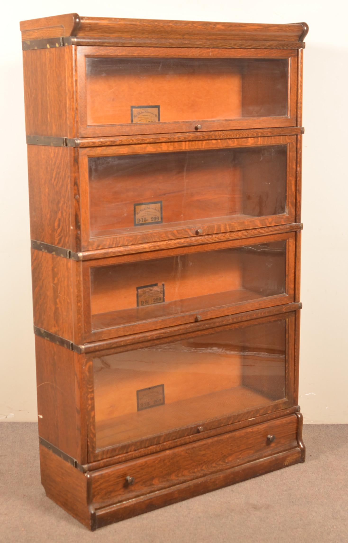 Globe-Wernicke Antique Oak Four-Section Bookcase. (1 of 4)