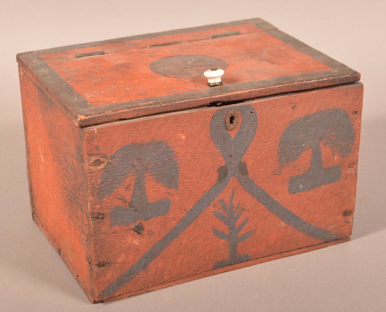 Primitive Antique Folk Art Paint-Decorated Box. (1 of 3)