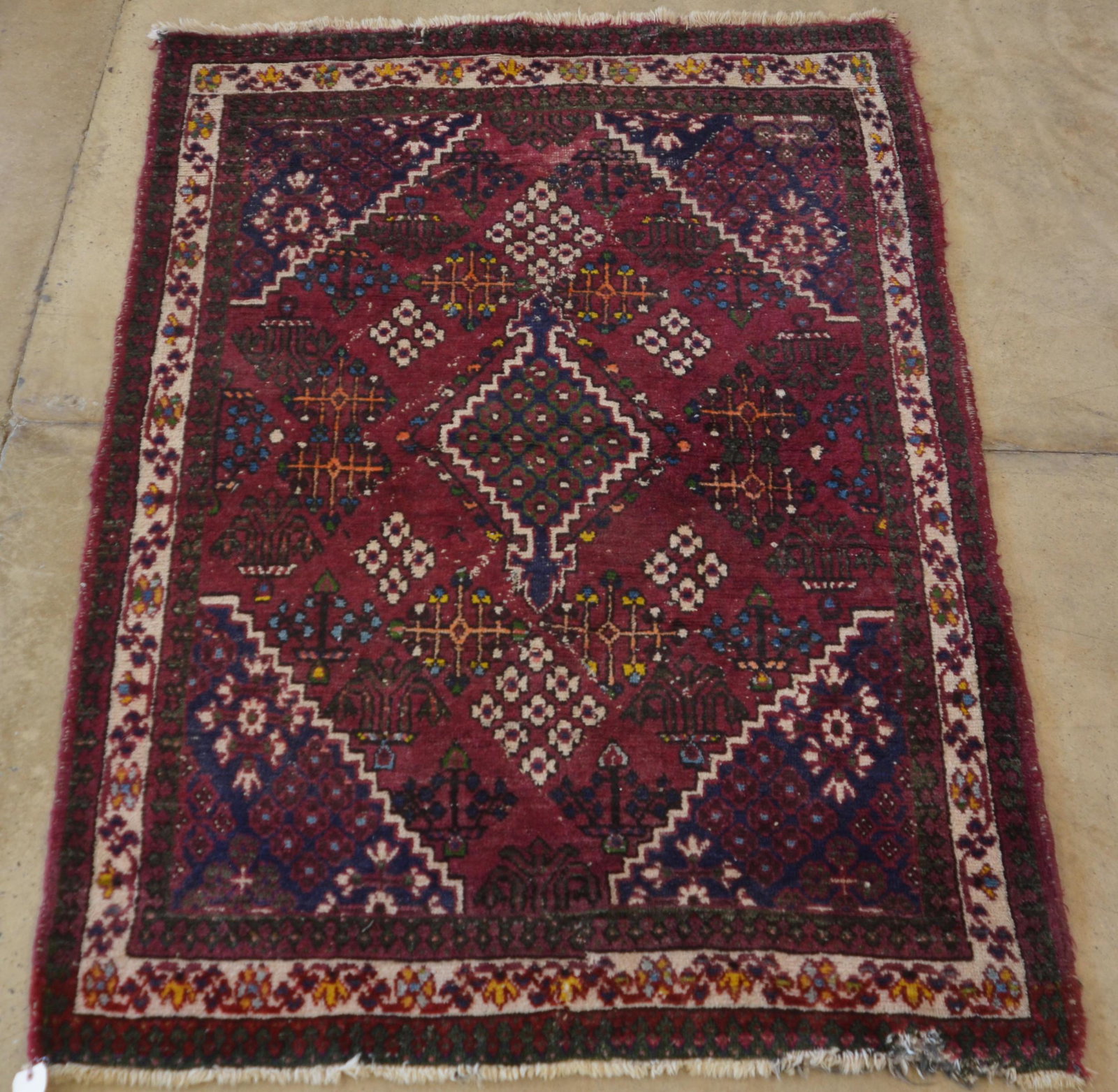 Vintage Floral/Geometric Pattern Oriental Area Rug. (1 of 5)