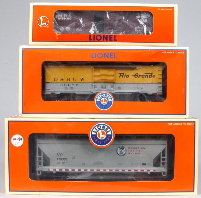 Lot of Three Modern Lionel Train Cars, #6-19293, 6: Lot of Three Modern Lionel Train Cars, #6-19293, 6-25045 and 6-17190, overall good condition in original boxes.