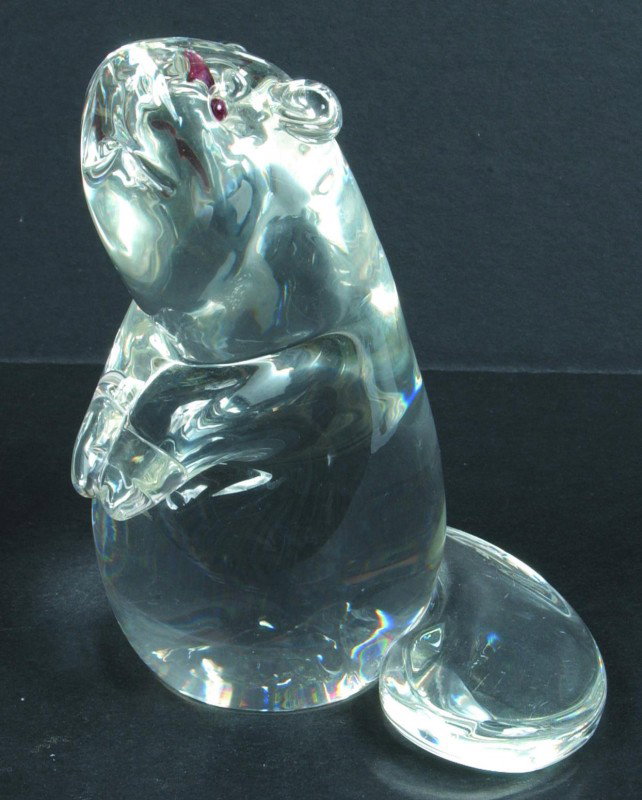Steuben Crystal Large Figure of a Beaver standing : Steuben Crystal Large Figure of a Beaver standing on hind legs with red garnet eyes, etched signature on base. 6 1/2" high. Condition: good.