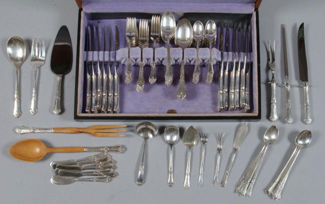 113 pc. Cased Sterling Flatware Set; 12 knives;12: 113 pc. Cased Sterling Flatware Set; 12 knives;12 dinner Forks; 11 salad forks; 12 soup spns.; 24 tspns.; 6 Tblspns.; 11 butter knives; 1 serving fork; 1 serving spoon; 2 small serving spoons; 12 iced