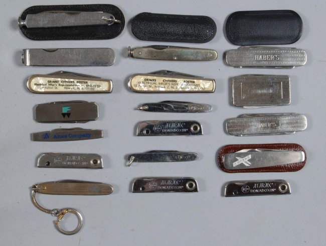 18 Folding Knives & Pipe Tools; 2"l. to 3.5"l.; pi: 18 Folding Knives & Pipe Tools; 2"l. to 3.5"l.; pieces marked: Barlow, Imperial, Trim, Colonial, Italy, etc. some with cases. Condition good
