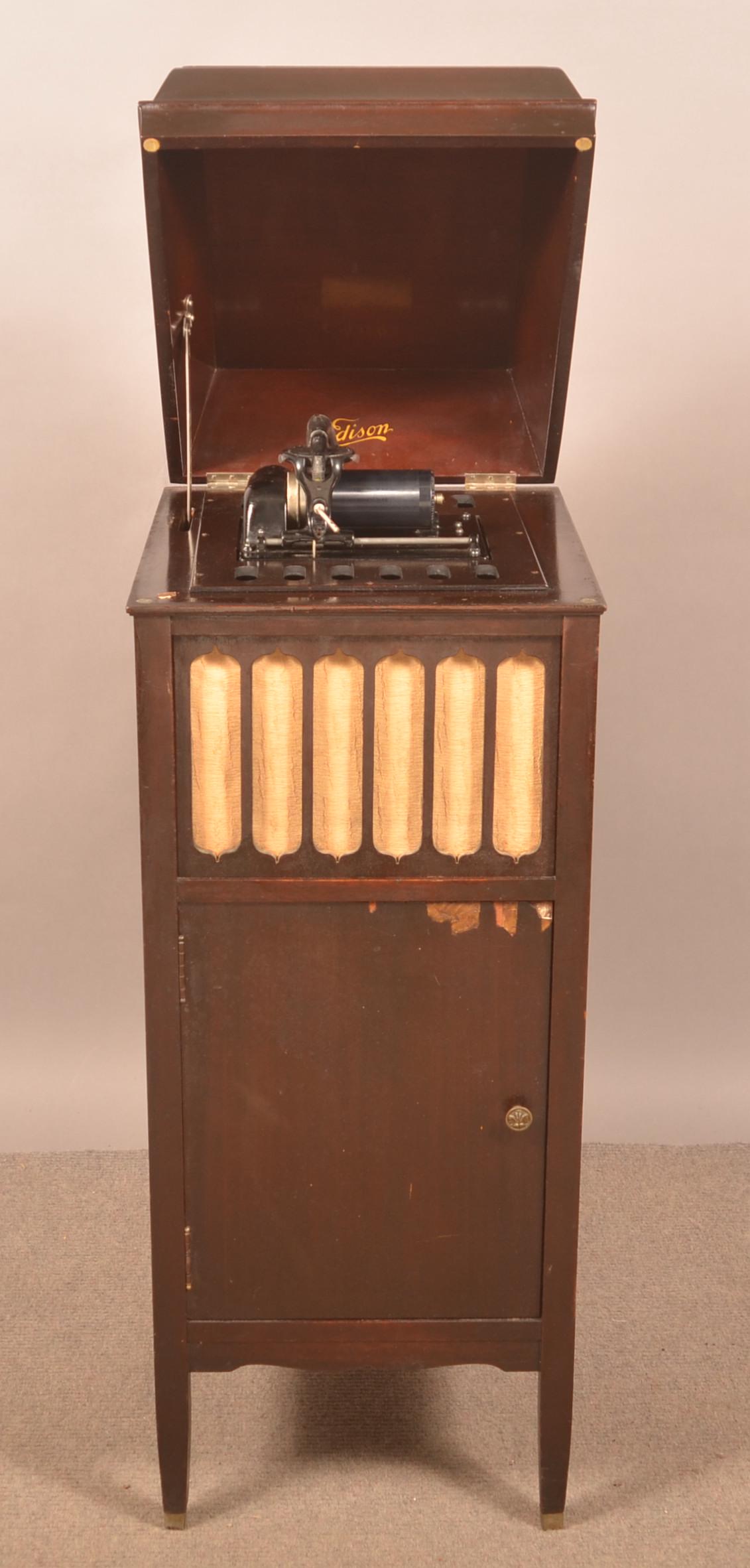 Edison Amberola Upright Cylinder Record Player. (1 of 6)