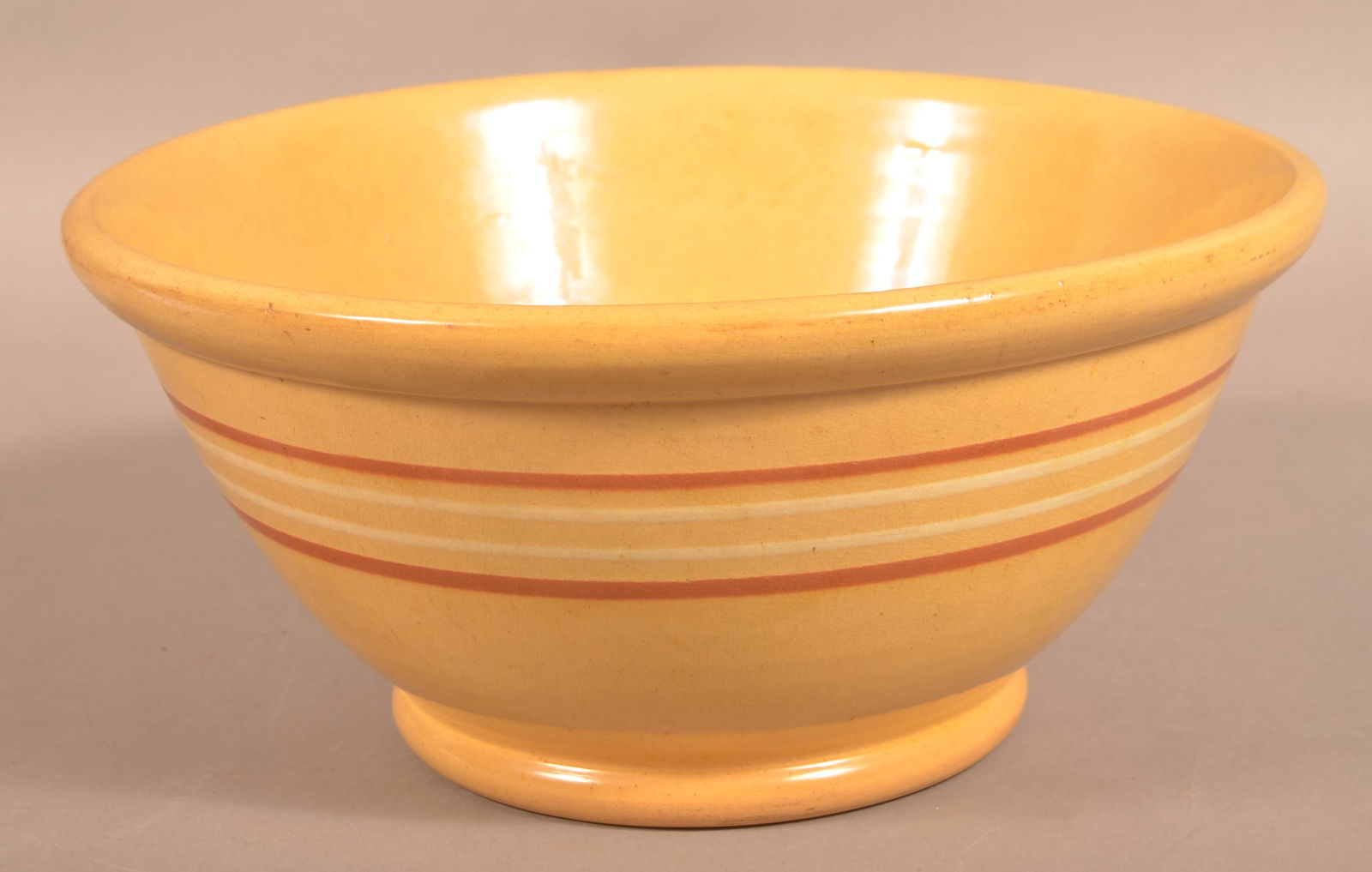 Antique Yellowware Mixing Bowl. (1 of 3)