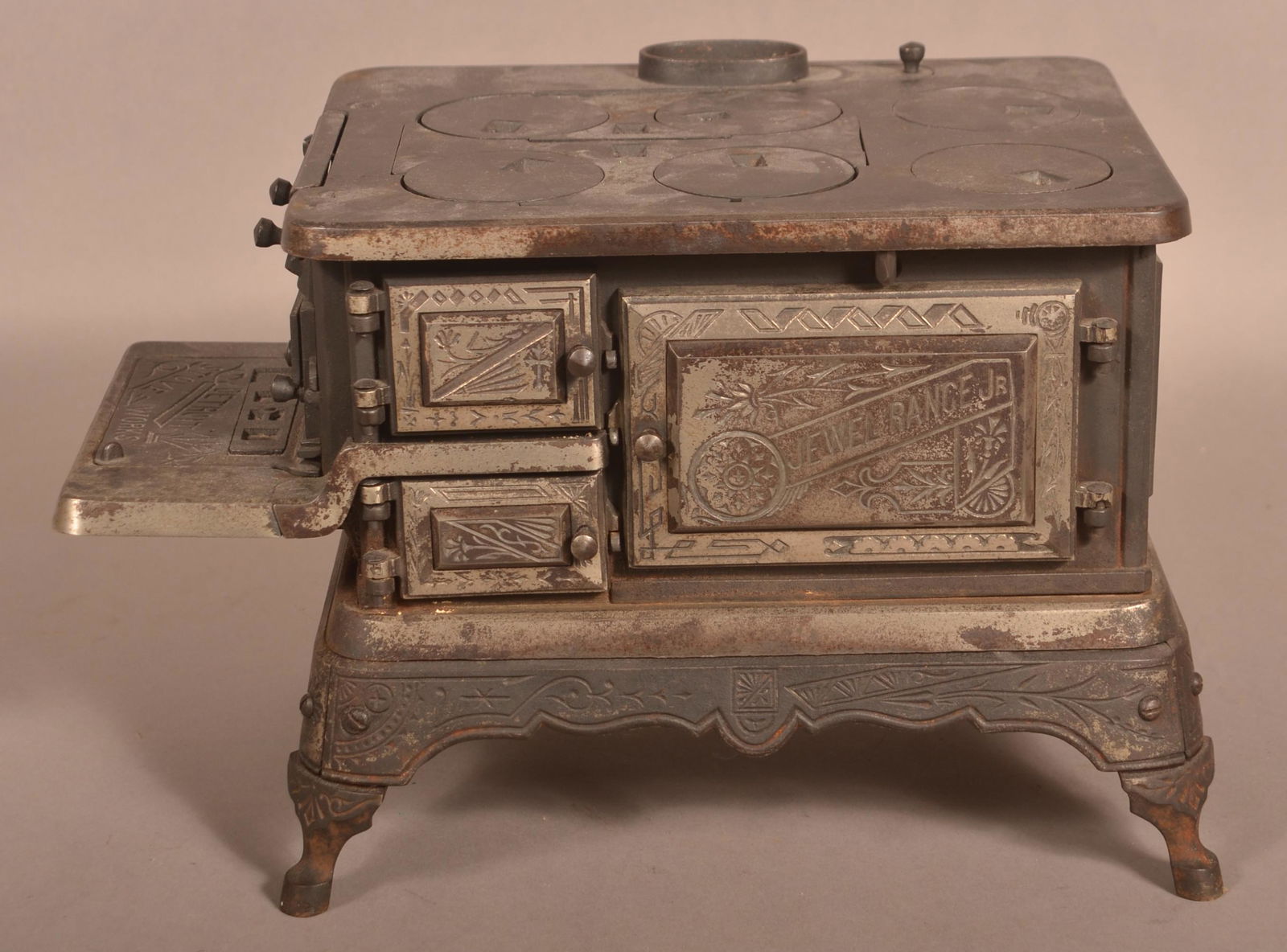 Jewel Range, Jr. Cast Iron Salesman Sample. (1 of 5)