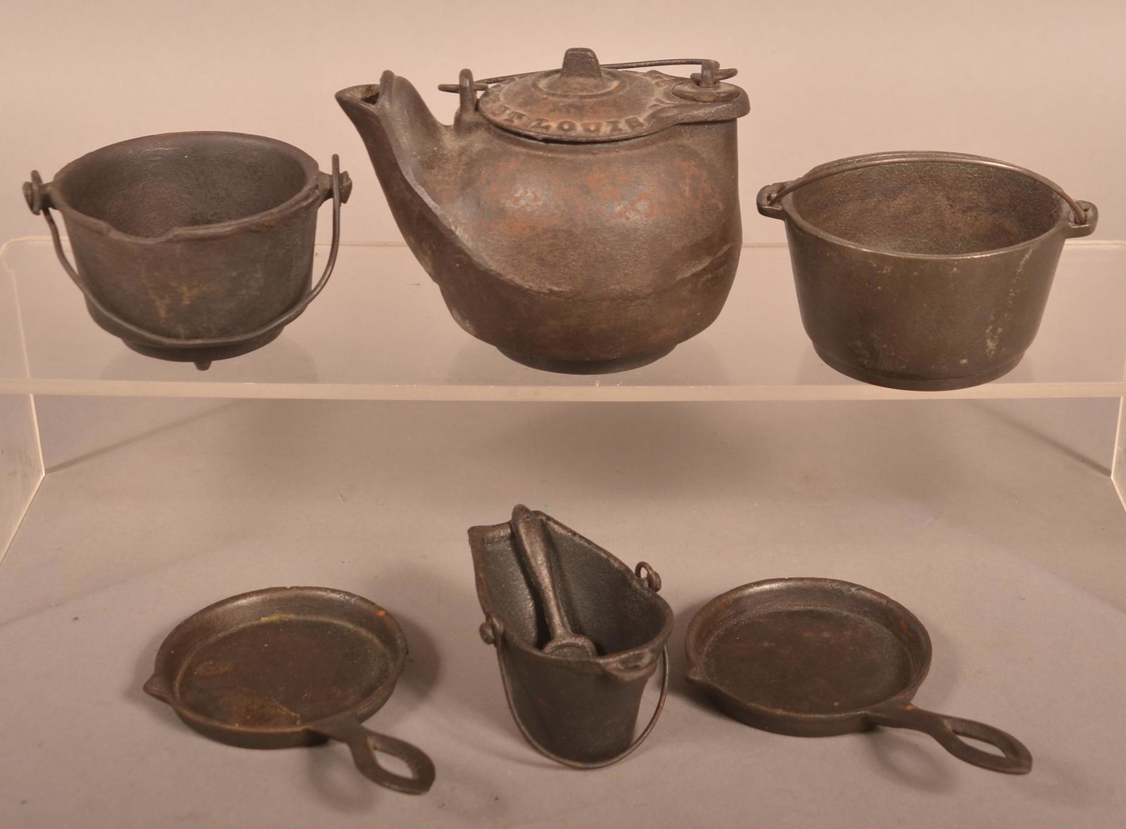 Antique/Vintage Cast Iron Miniature Cookware. (1 of 4)