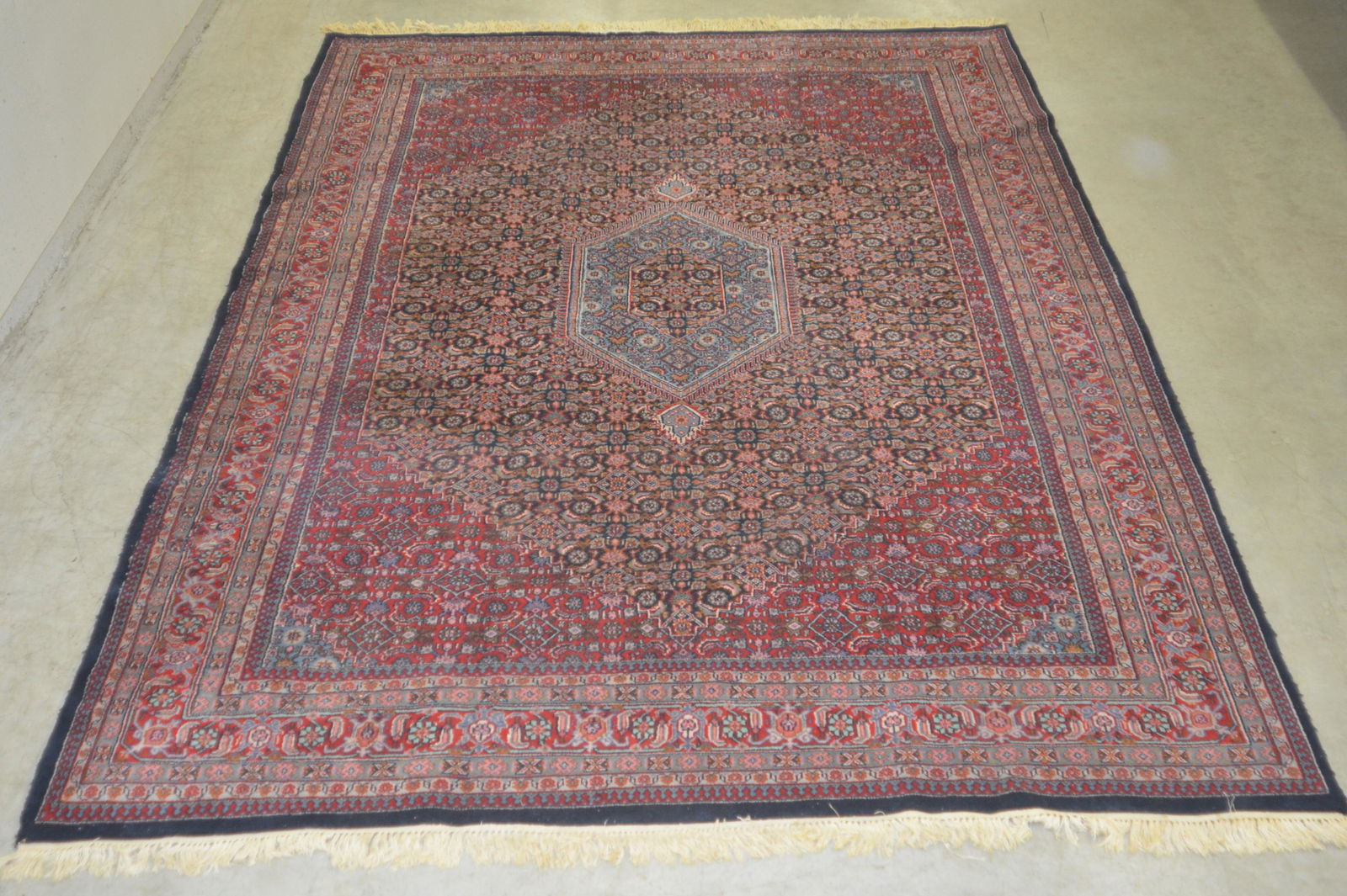 Vintage Floral Pattern Room Size Oriental Rug. (1 of 9)