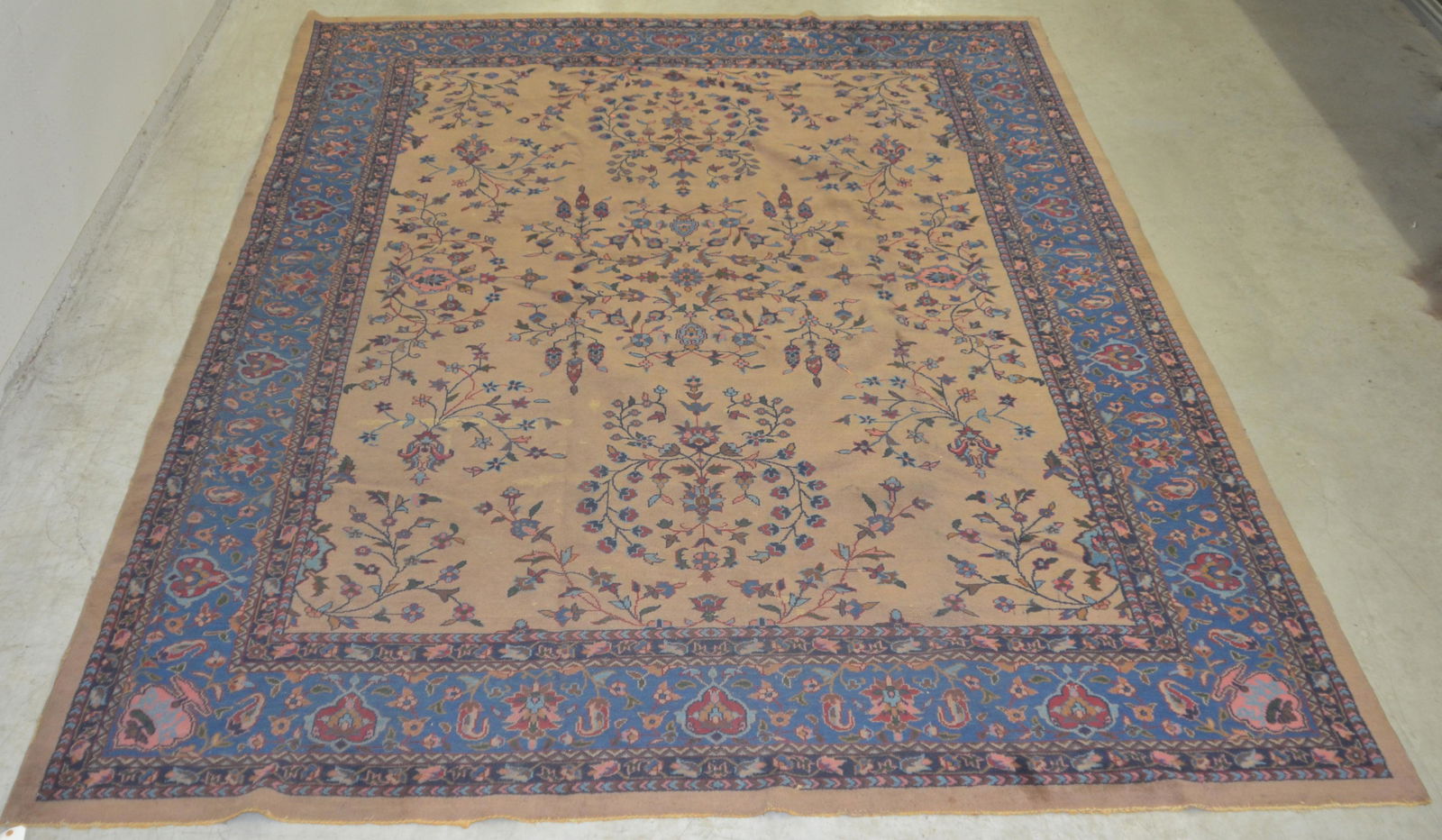 Vintage Floral Pattern Room Size Oriental Rug. (1 of 9)