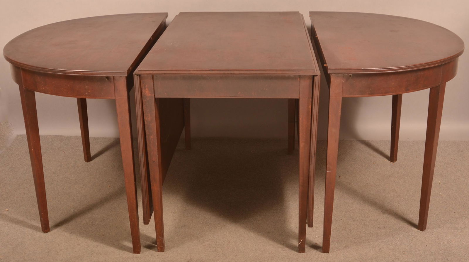 Hepplewhite Style Mahogany 3-Part Banquet Table. (1 of 6)