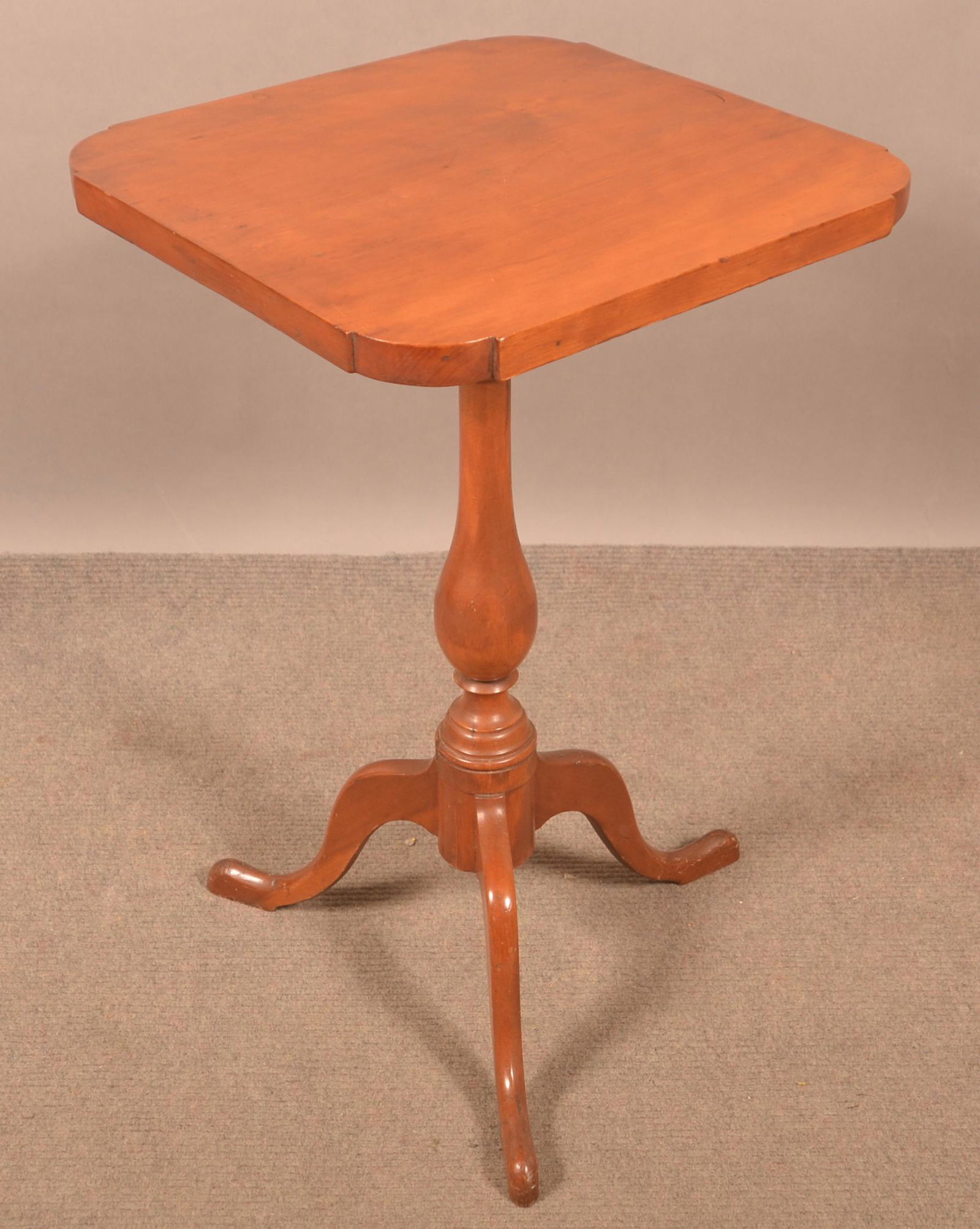 Pennsylvania Cherry Queen Anne Style Candlestand. (1 of 2)