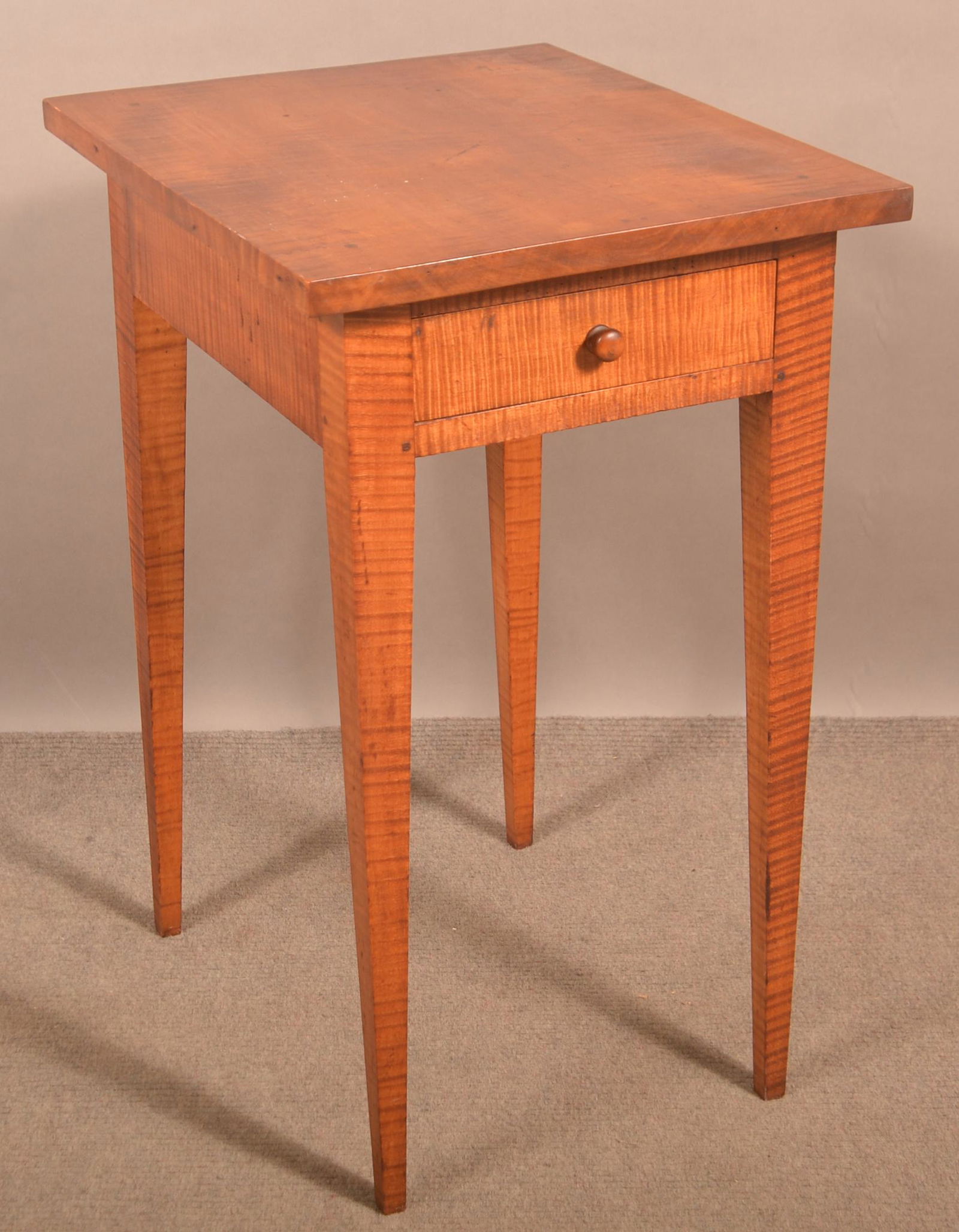 Pennsylvania Hepplewhite Tiger Maple 1-Drawer Stand. (1 of 3)