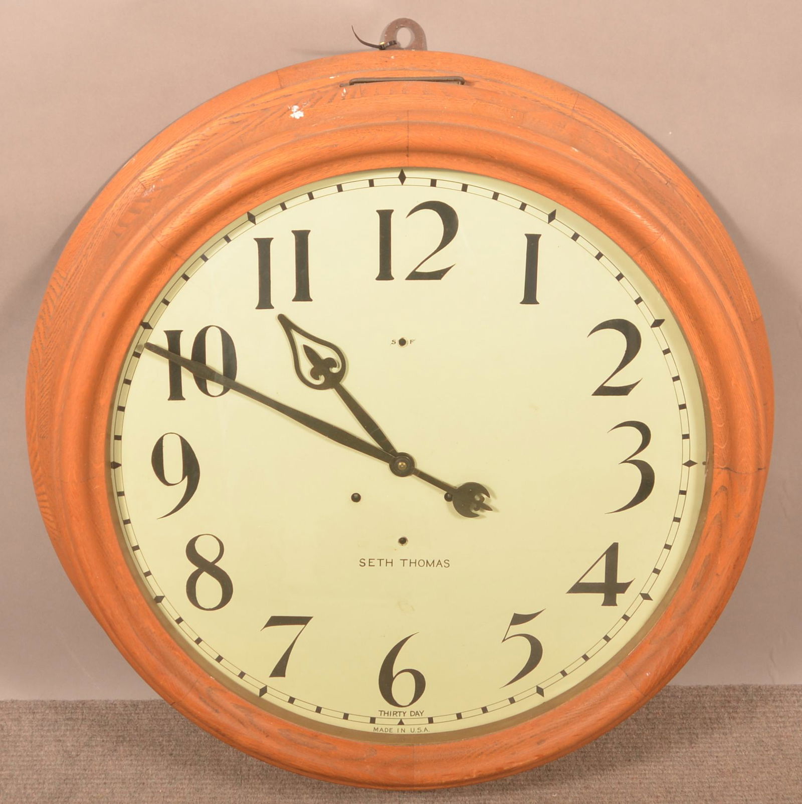 Seth Thomas Circular Oak Case Wall Clock. (1 of 3)