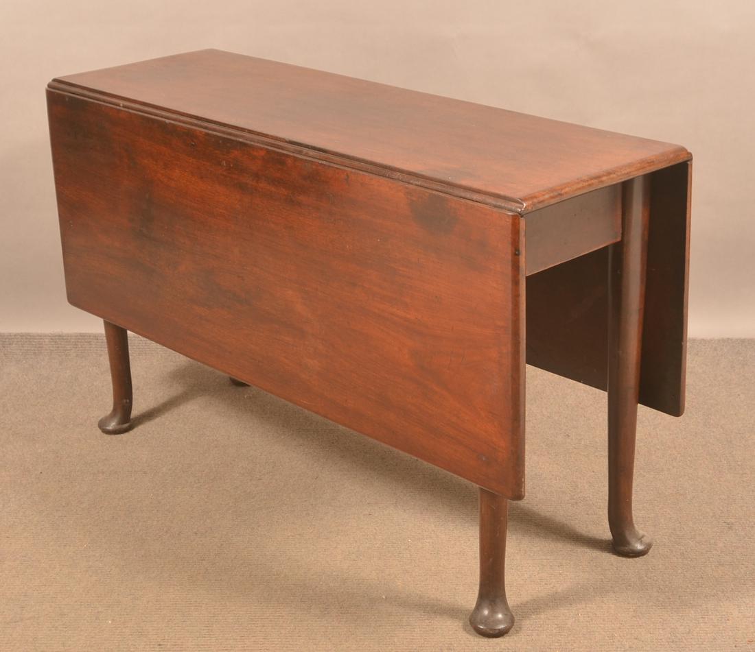 American Queen Anne Walnut Drop-Leaf Table. (1 of 4)